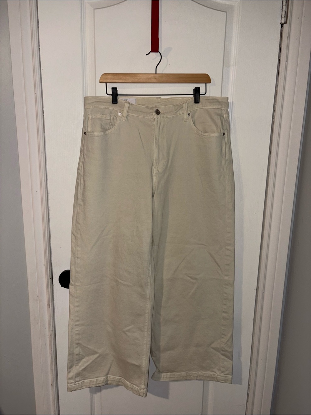 Gap • Cream Wide Leg Jeans | Size 33